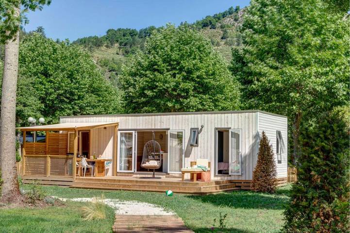 Camping für 4 Personen, mit Garten und Terrasse sowie Pool, kinderfreundlich in Castellane