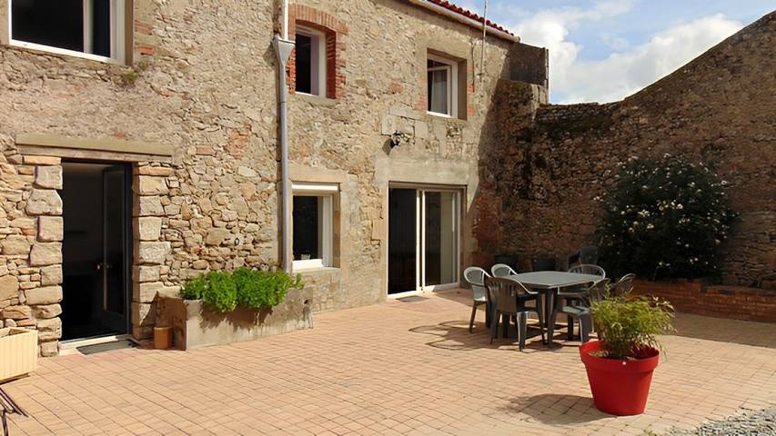 Gîte pour 21 personnes, avec jardin et terrasse
