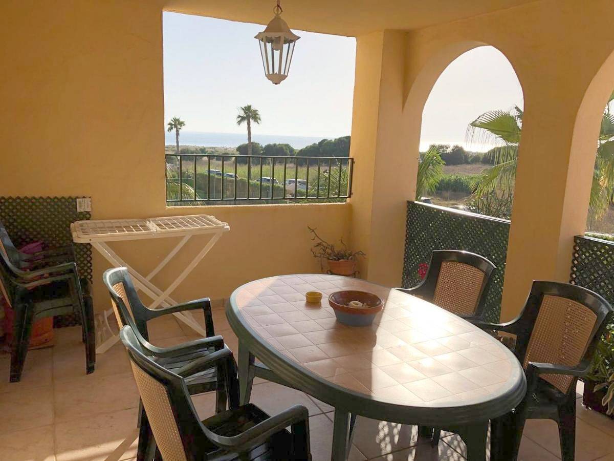 Apartamento entero, Un mar de sensaciones en Urb Jardines de Zahara 1ª linea Atlanterra in Playa de Atlanterra (Barbate), Tarifa