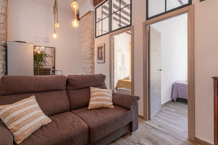 Entire apartment, Apartment "Bel Rustique" with Private Garden & Wi-Fi in El Barrio, Alicante