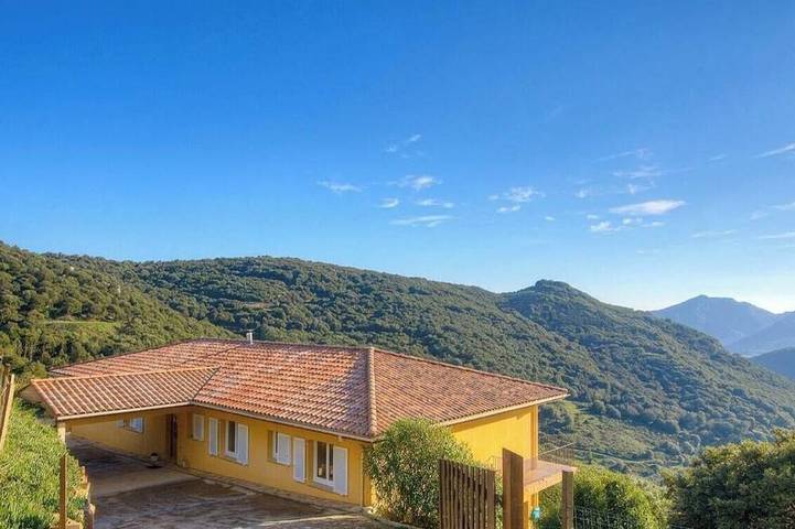 Location de vacances pour 9 personnes, avec Terrasse à Arbellara