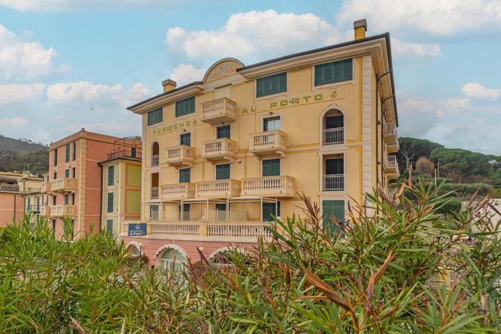 Appartamento per 4 persone, con Terrazza e Giardino nonché Piscina a Spotorno