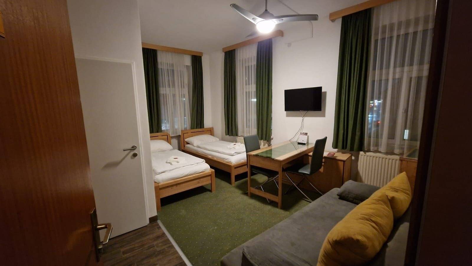 Ganze Ferienwohnung, Mariazellerhof Room 107 in St. Pölten, Mostviertel Region