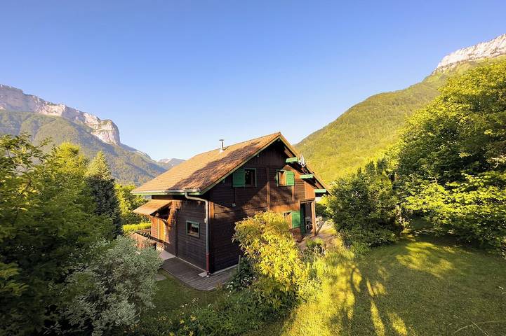 Gîte pour 8 personnes, avec jardin ainsi que jacuzzi et terrasse à Alex (Annecy)