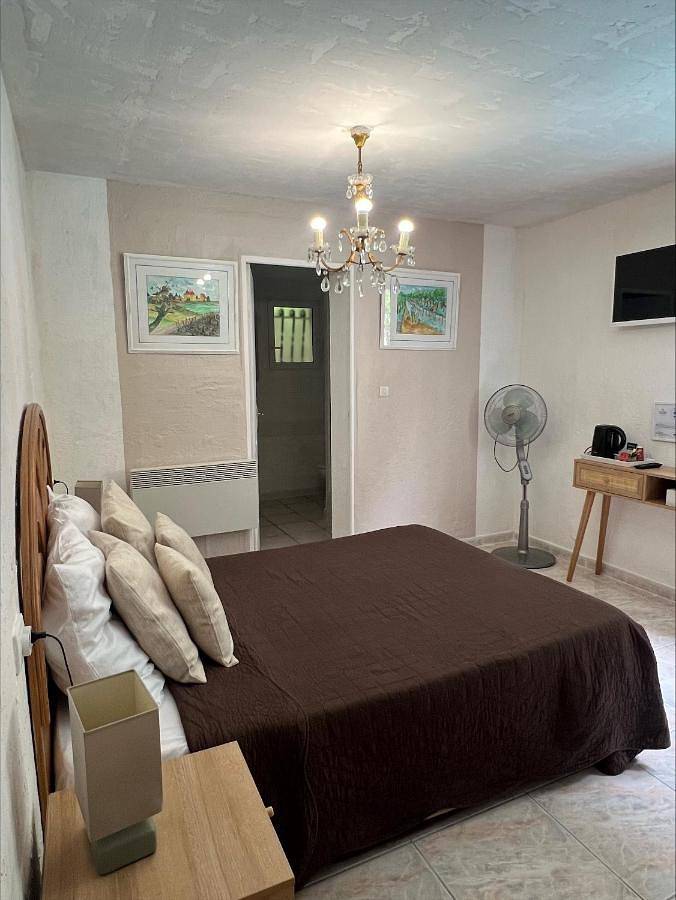 Location de vacances pour 2 personnes, avec piscine ainsi que vue et jardin dans Montlegun - 4