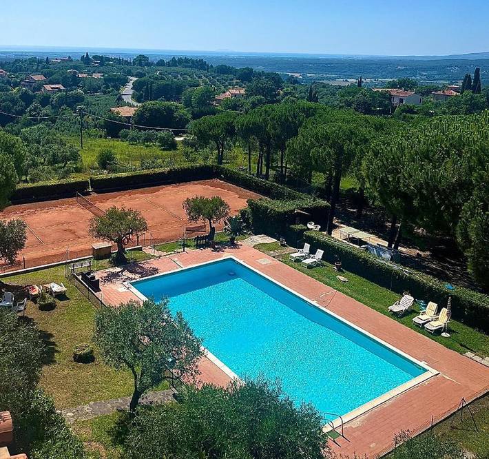 Apartmenthotel für 4 Personen, mit Garten und Pool sowie Ausblick - 1