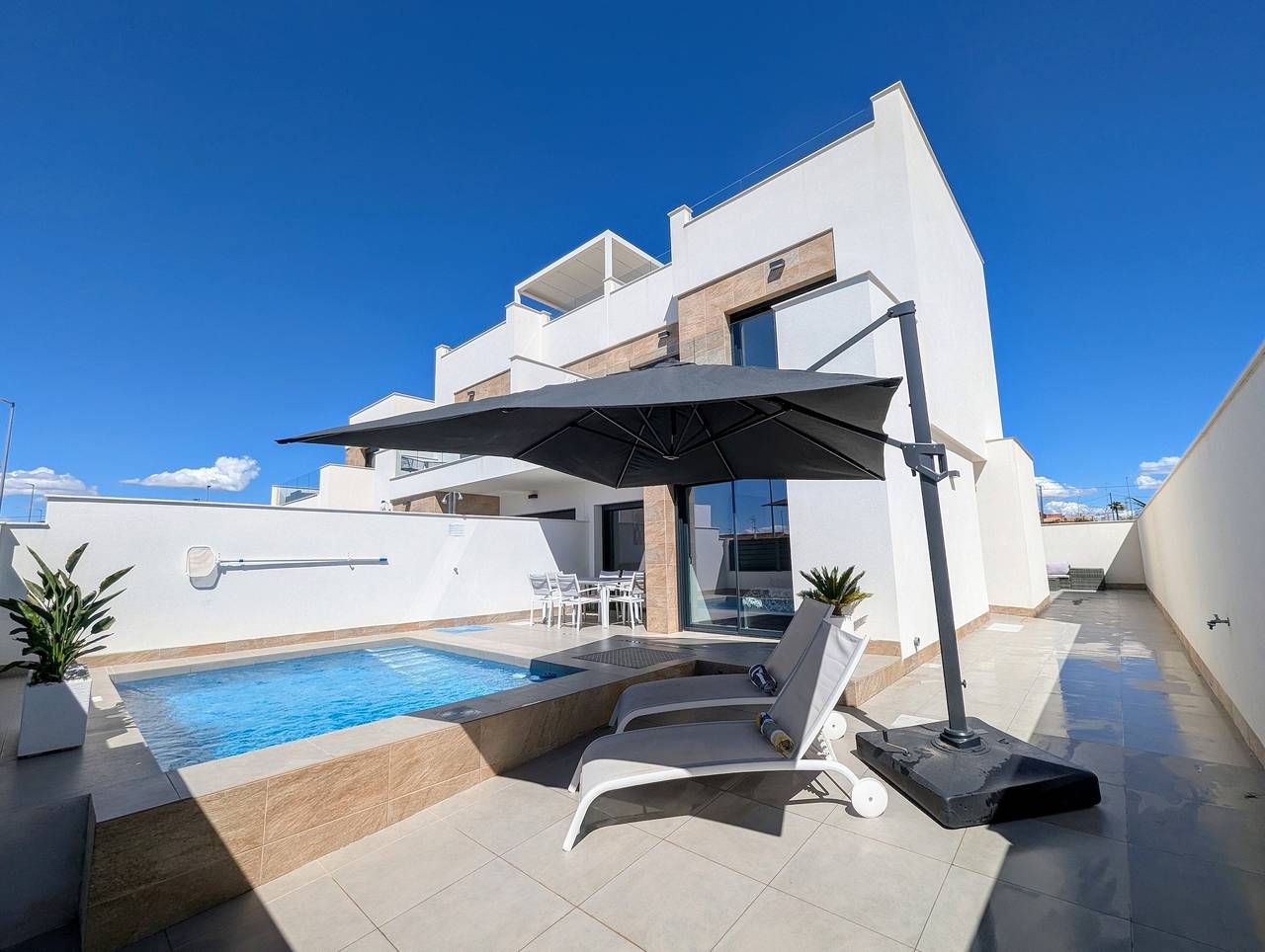 Casa Vacacional 'R-40-E De Obra Nueva' con Piscina Privada, Wi-Fi y Aire Acondicionado in Los Montesinos, Costa Blanca