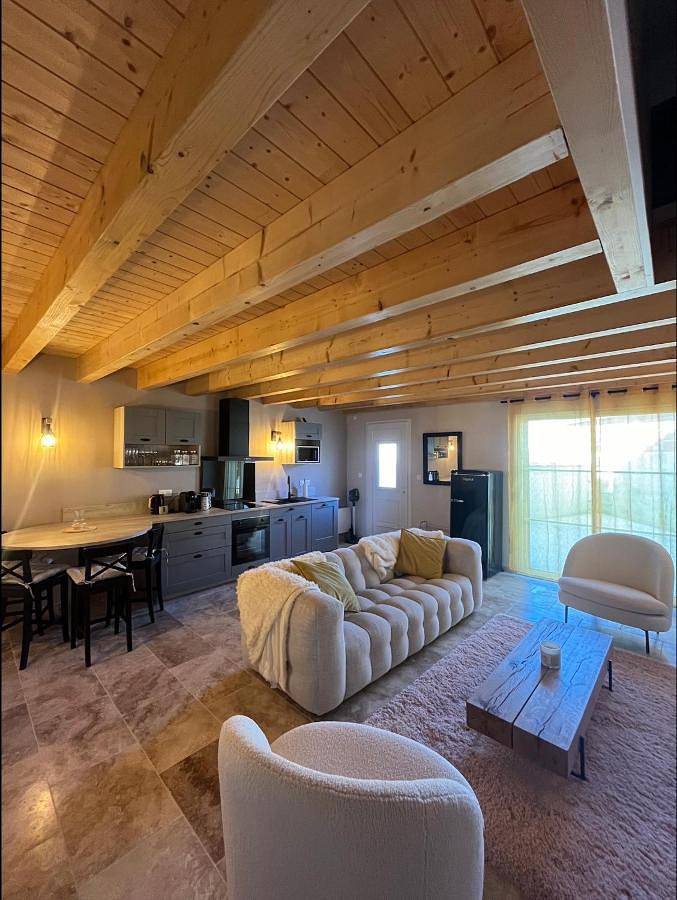 Appartement de vacances pour 4 personnes, avec jardin ainsi que vue et piscine