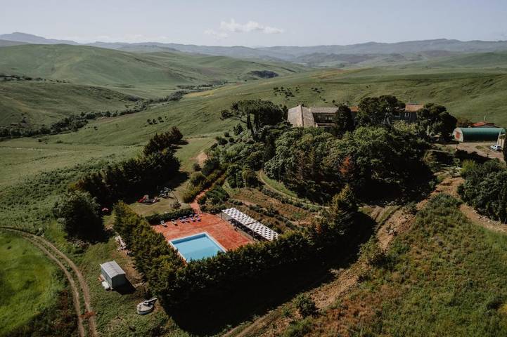 Privatzimmer für 2 Personen, mit Terrasse und Garten sowie Pool