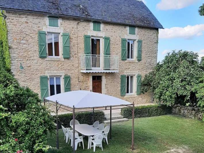 Villa pour 8 personnes, avec piscine et balcon, adapté aux familles dans le Lot