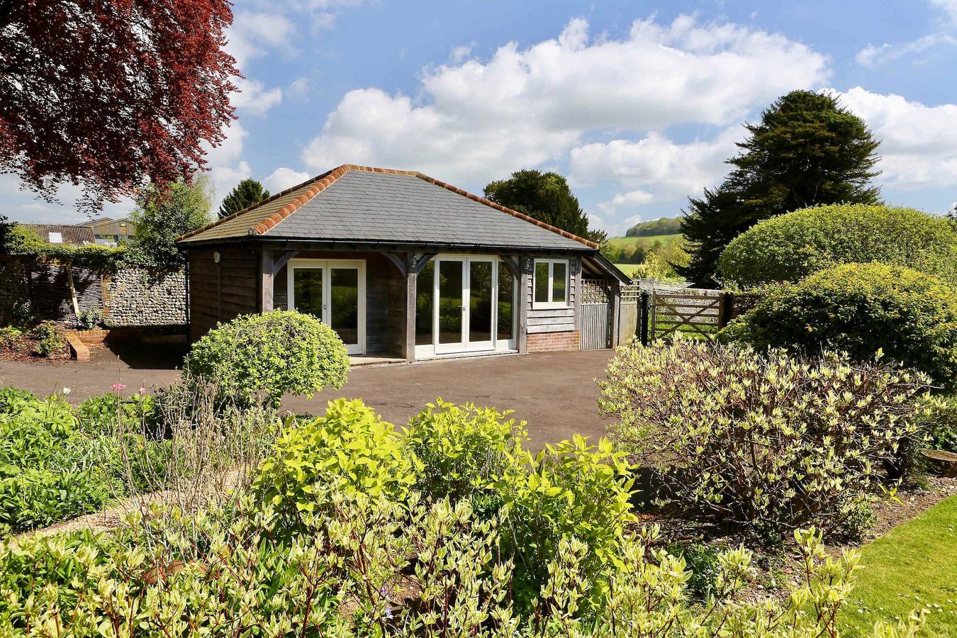 Charming Cottage for 10 in Heart of South Downs in South Downs