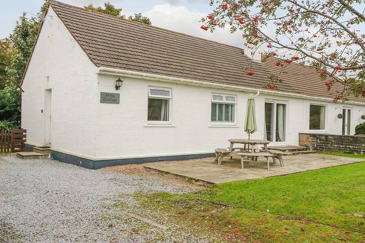 Log cabin for 6 people, with Garden in Ballachulish