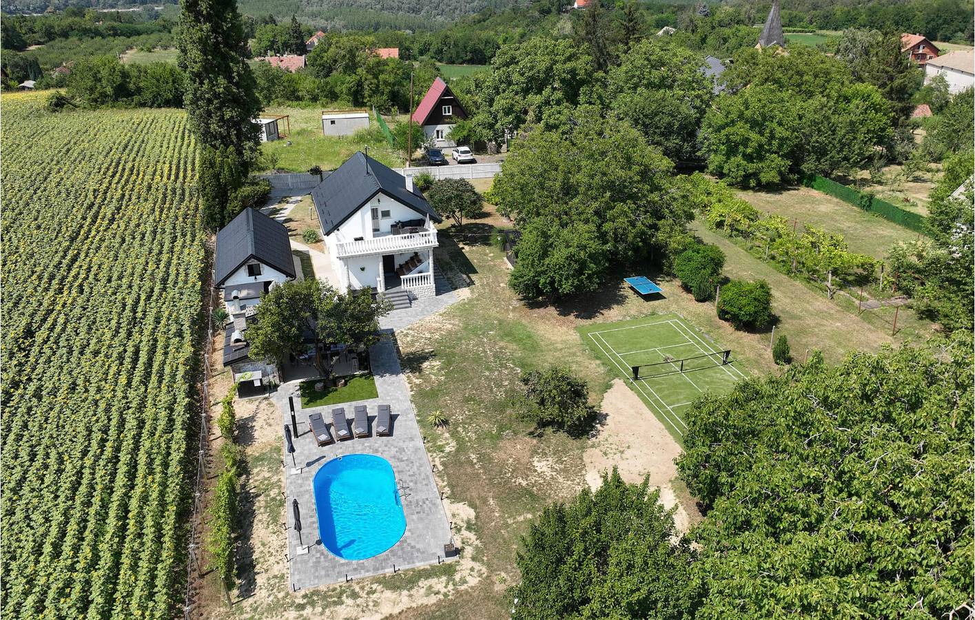 Spazioso appartamento con 2 camere da letto, piscina e terrazza vicino al Danubio in Osijek-Baranja