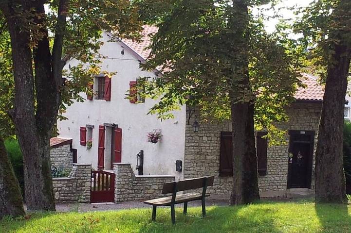 Gîte pour 4 personnes, avec jardin dans la Meuse