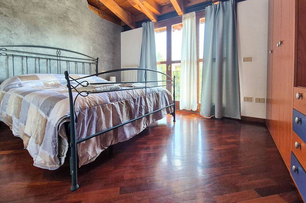 Ganze Wohnung, I Lecci - Two Bedroom Apartment, Sleeps 4 in Brescia, Brescia Provinz