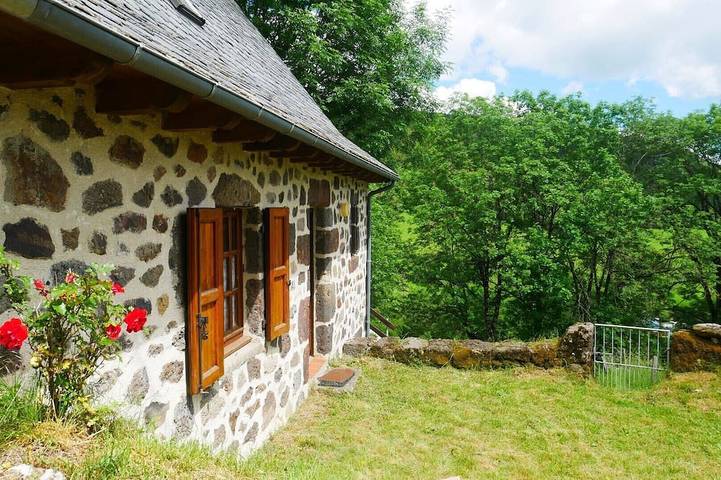 Location de vacances pour 5 personnes, avec Terrasse et Jardin à Thiézac