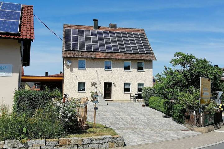 Ferienhaus für 10 Personen, mit Terrasse und Garten