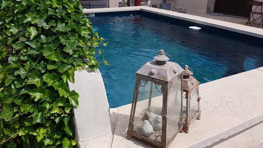 Chambre d’hôte pour 2 personnes, avec piscine ainsi que terrasse et jardin à Châteauneuf-de-Gadagne