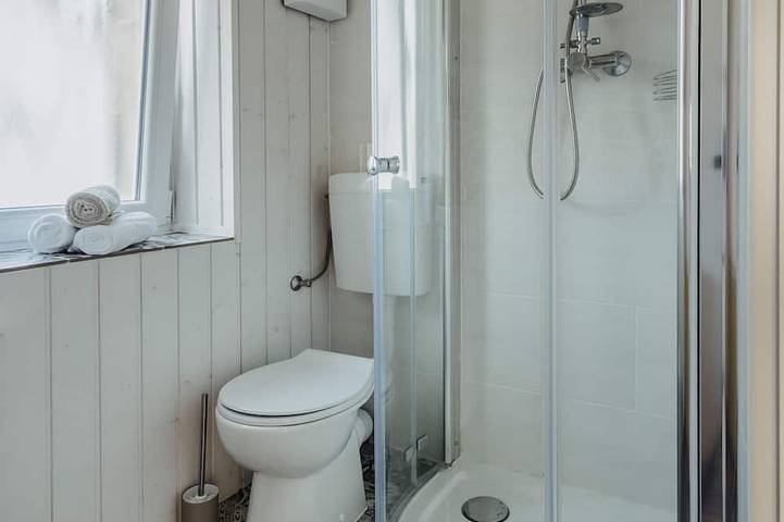 Ganze Wohnung, Happy Place im Sauerland mit privatem Whirlpool & Sauna in Plettenberg, Märkischer Kreis