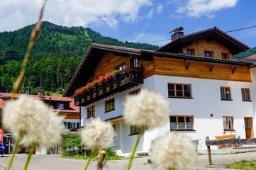 Ferienwohnung für 4 Personen, mit Balkon und Garten in Bolsterlang