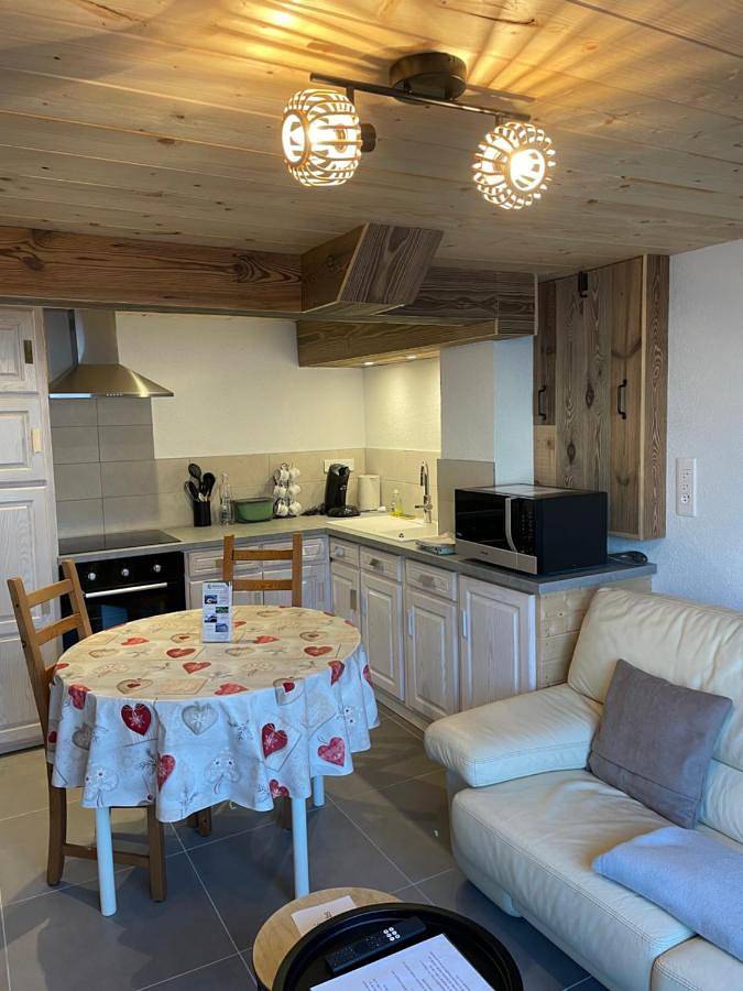 Gîte pour 2 personnes, avec terrasse et jardin à Maîche