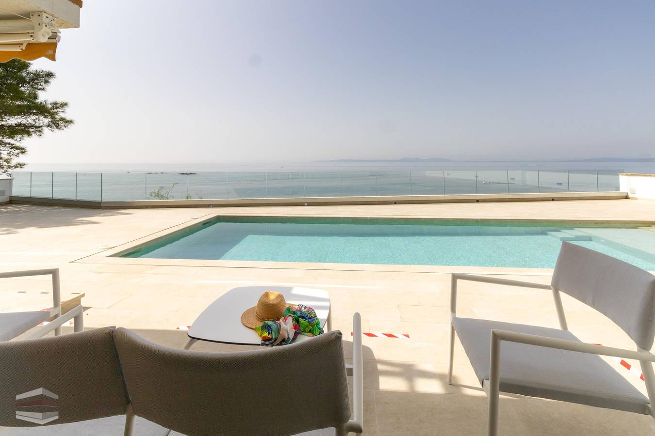 Maison spectaculaire en bord de mer, avec piscine commune et capacité pour 9 personnes in Roses, Haut-Ampurdan
