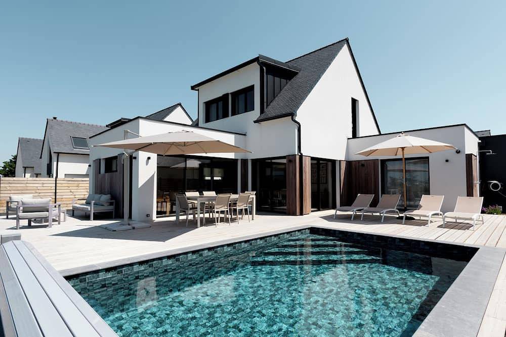 New: Villa with pool and large sunset terrace in Roscoff, Ceinture Dorée