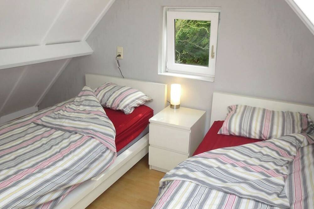 Charming fisherman's house with private garden in Adinkerke, De Panne