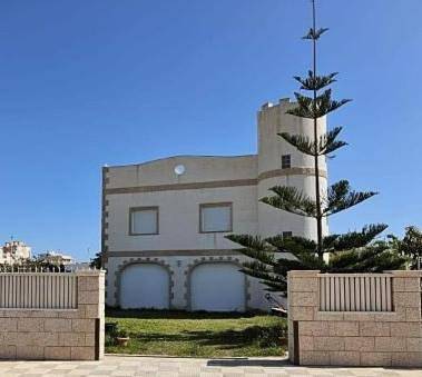Casa de vacaciones para 10 personas, con vistas además de jardín y piscina - 1