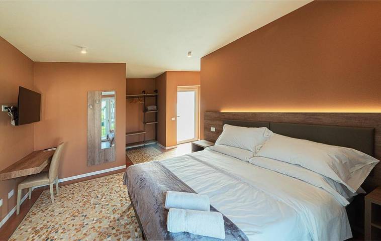 Hôtel pour 2 personnes, avec Balcon ainsi que Terrasse et Jardin à Dubino - 3