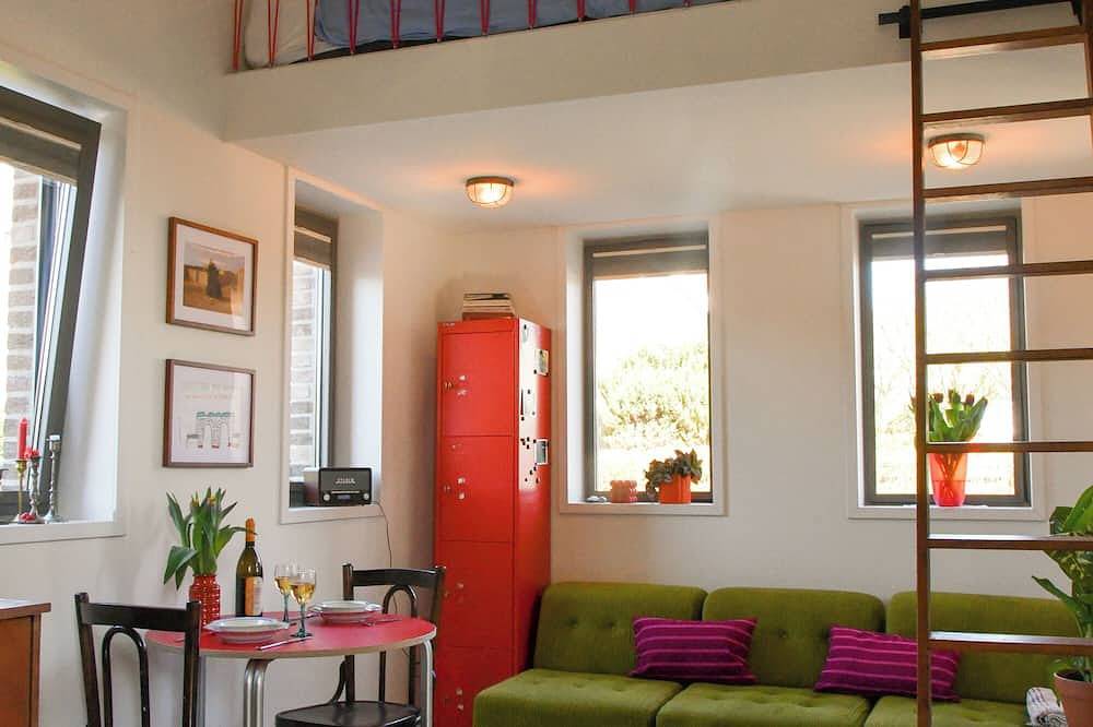 Geheel appartement, Poortgebouw 2A: op Slechts 500 Meter van het Strand in Huisduinen in Den Helder, Nederlandse Noordzeekust