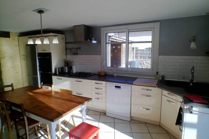 Location de vacances pour 6 personnes, avec jardin à Lavoux