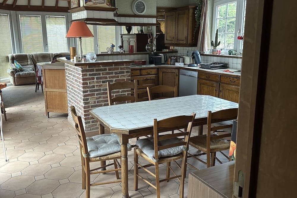 Chambres meublées à la ferme d’Herlaimontpour courts ou longs séjours in Chapelle-lez-Herlaimont, Hainaut