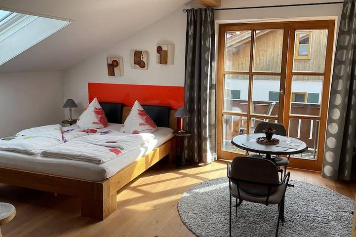 Ganze Wohnung, Wunderschönes Appartement ruhig, nur 12 Kilometer nach Oberammergau in Bad Kohlgrub, Bayerische Alpen