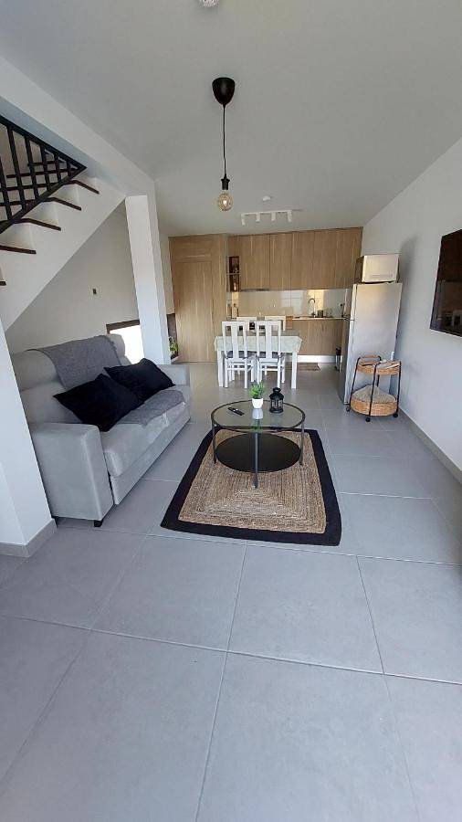 Location de vacances pour 6 personnes, avec vue ainsi que piscine et jardin dans Castro Daire - 2