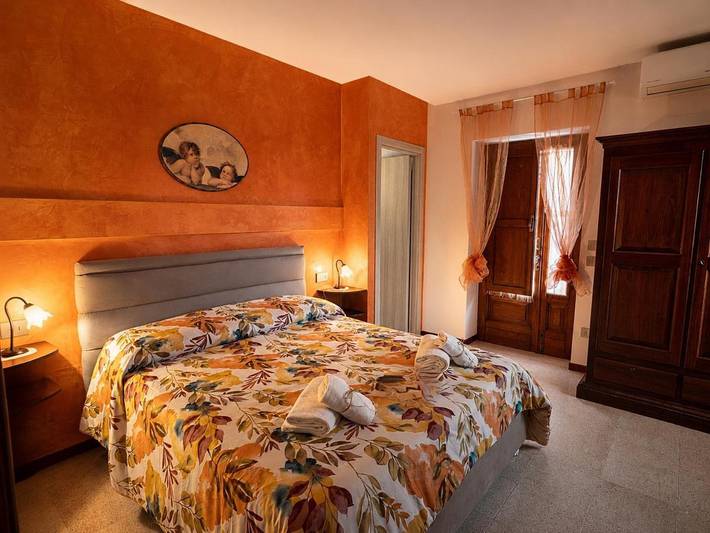 Chambre d’hôte pour 3 personnes, avec Balcon et Terrasse ainsi que Jardin et Vue à Alberobello