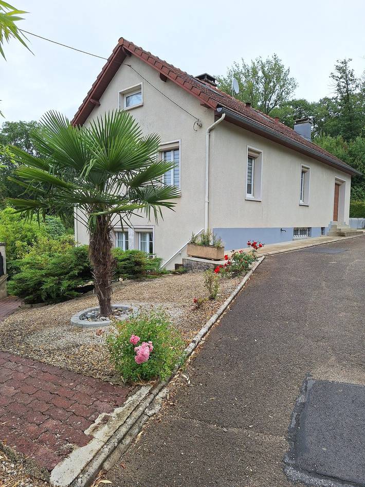 Location de vacances pour 8 personnes, avec Terrasse ainsi que Jardin et Vue à Trépail