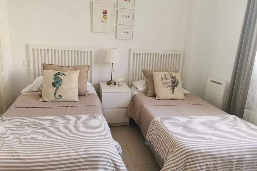 Townhouse with sea view walking distance to the beach - 1 in Urbanizacion Calahonda, Mijas