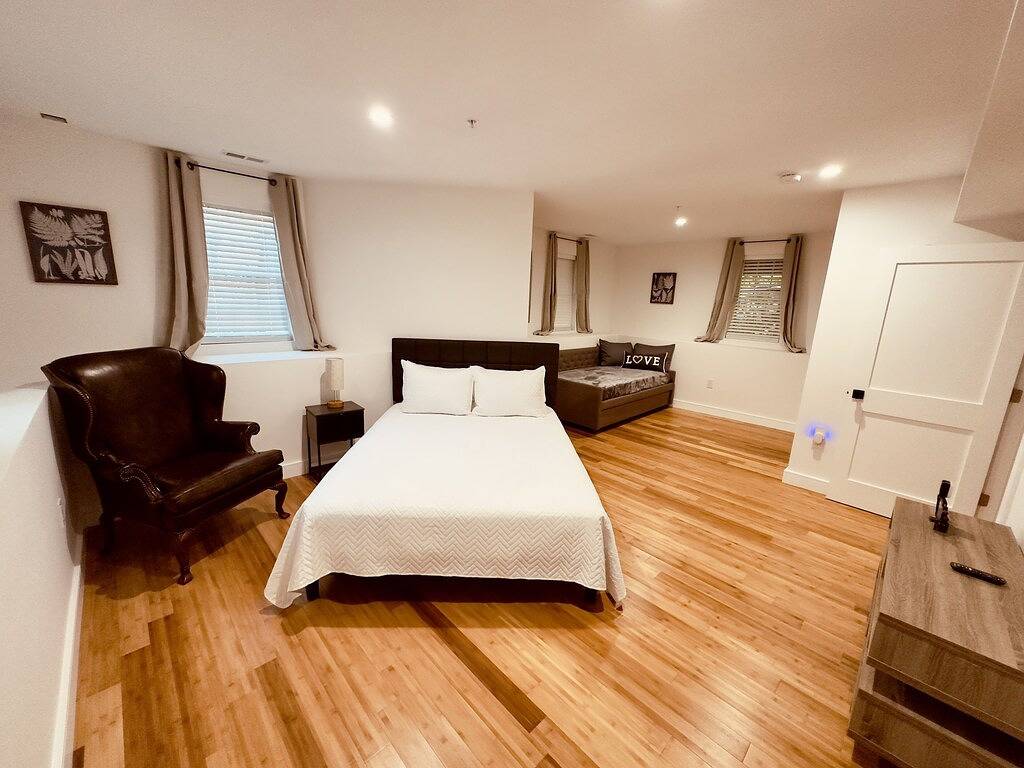 Ganze Wohnung, Upscale Unit 1 at Perrin Place in Roxbury, Boston