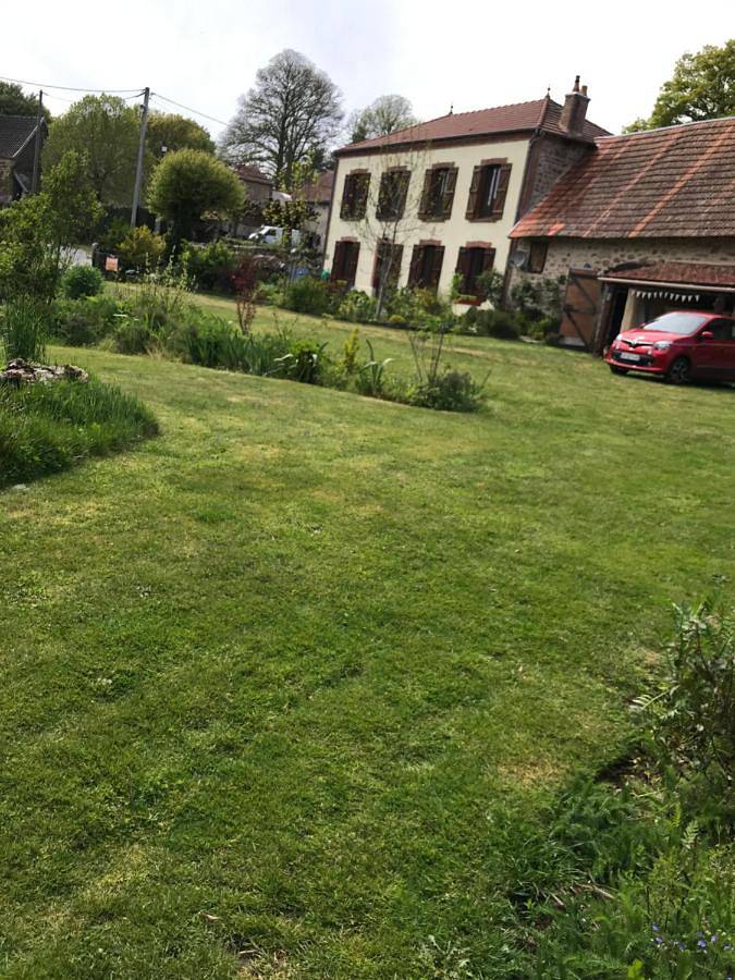 Location de vacances pour 10 personnes, avec Jacuzzi et Sauna à Saint-Yrieix-la-Montagne