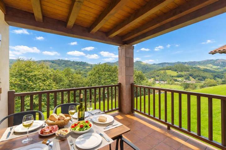 Casa rural para 6 personas, con Balcón además de Terraza y Jardín en Echalar