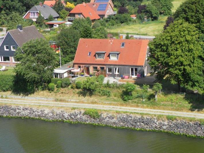 Ferienhaus für 5 Personen, mit Terrasse und Garten sowie Seeblick am Nord-Ostsee-Kanal