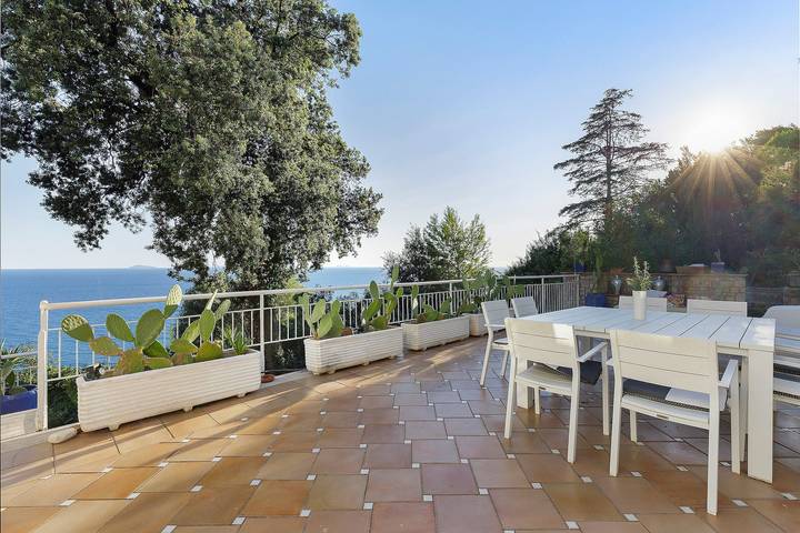 Villa Punta Rossa Escape mit Meerblick, privater Terrasse und Wlan in San Felice Circeo, Pontinische Ebene