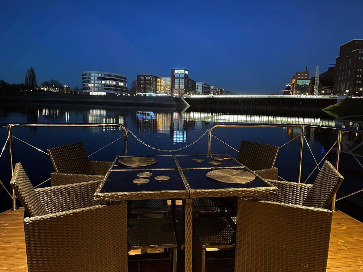 Hausboot Lore in Duisburg, Niederrhein