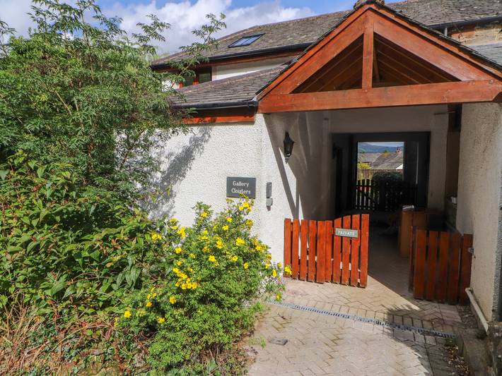 Log cabin for 6 people, with garden, with pets in Bassenthwaite Lake