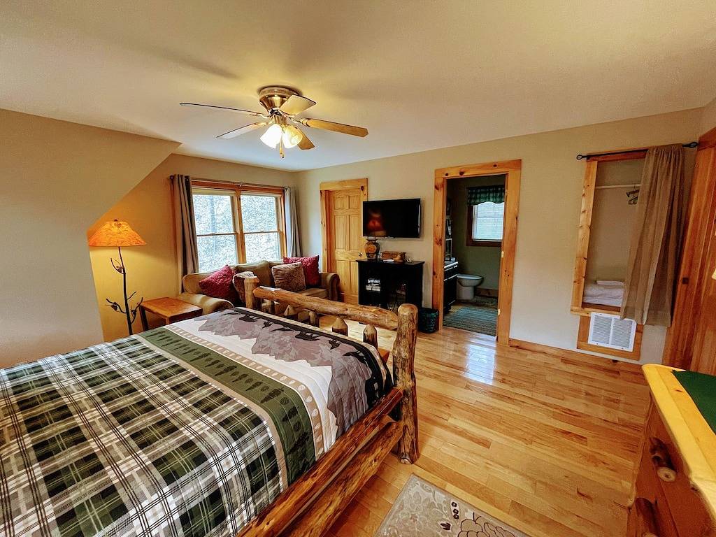 Spectacular year-round views of Smokey Mountain National Park from a D-Log Cabin in Jackson County