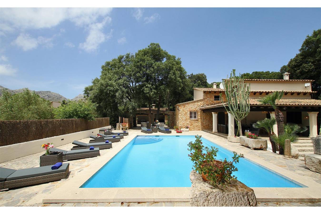 H2911 Finca Enzina in Pollenca mit Pool für 8 Personen in el Vilà, Pollença
