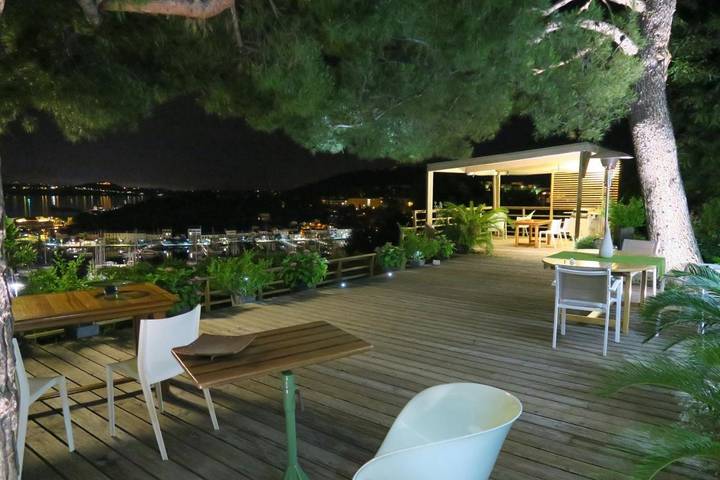 Location de vacances pour 2 personnes, avec terrasse et jardin à Saint-Mandrier-sur-Mer - 4