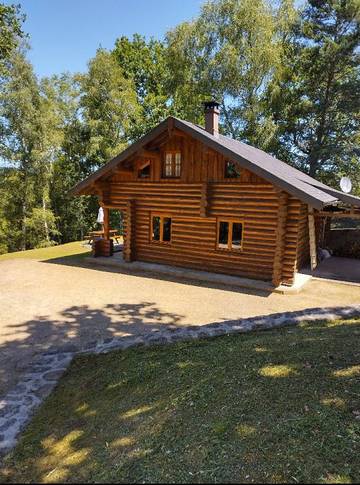 Chalet pour 6 personnes, avec jardin ainsi que vue sur le lac et terrasse, animaux acceptés en Corrèze