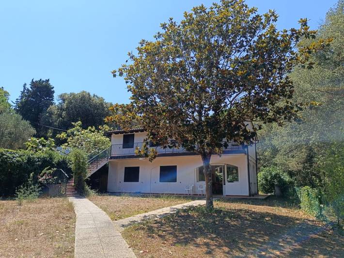 Location de vacances pour 7 personnes, avec jardin, animaux acceptés à Cavo